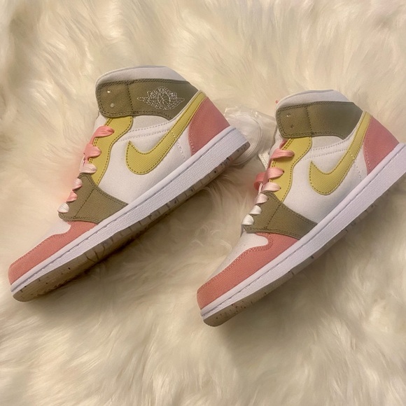 Air Jordan 1 Custom Sneaker - Picture 9 of 11